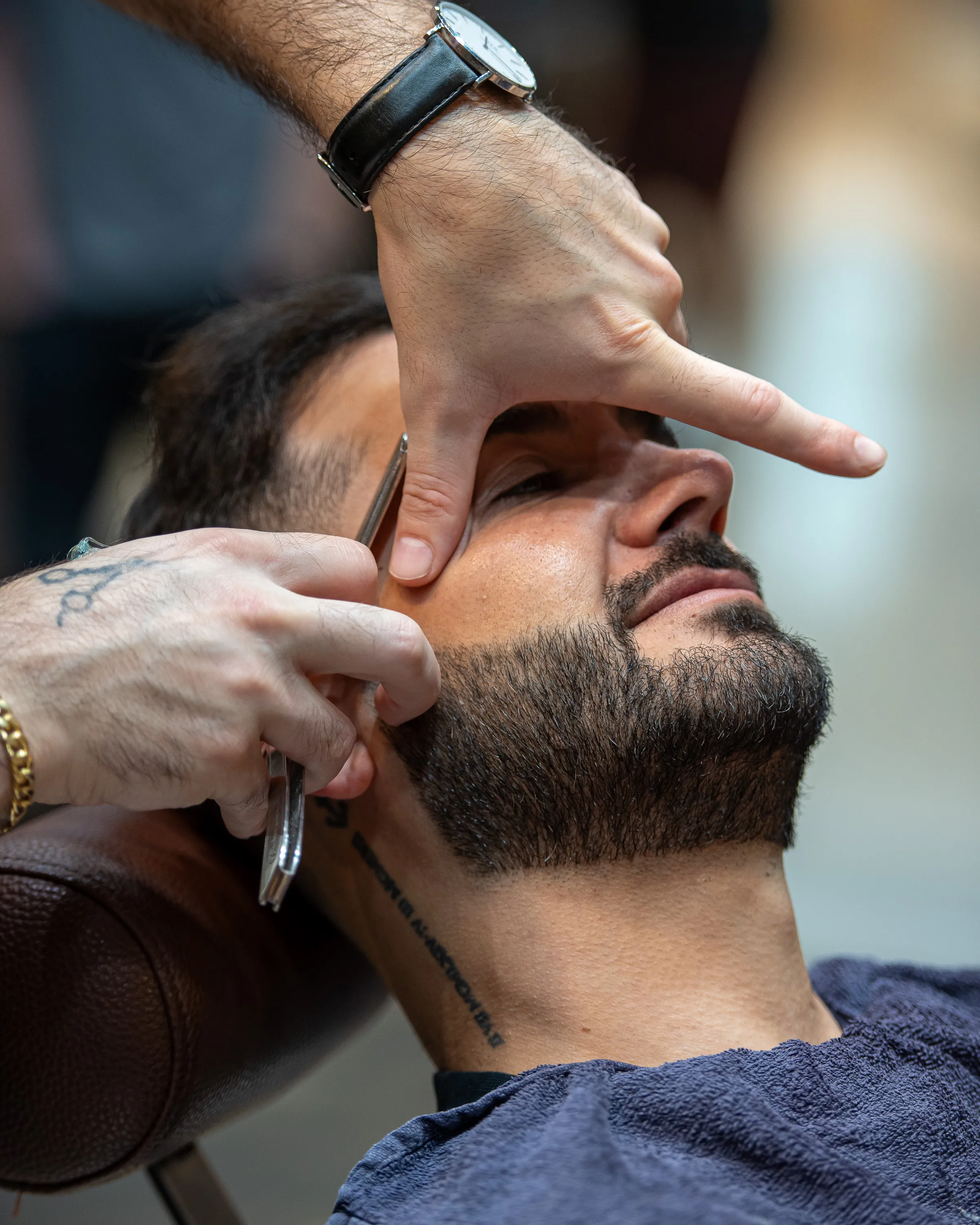 Beard line-up with a cut-throat razor